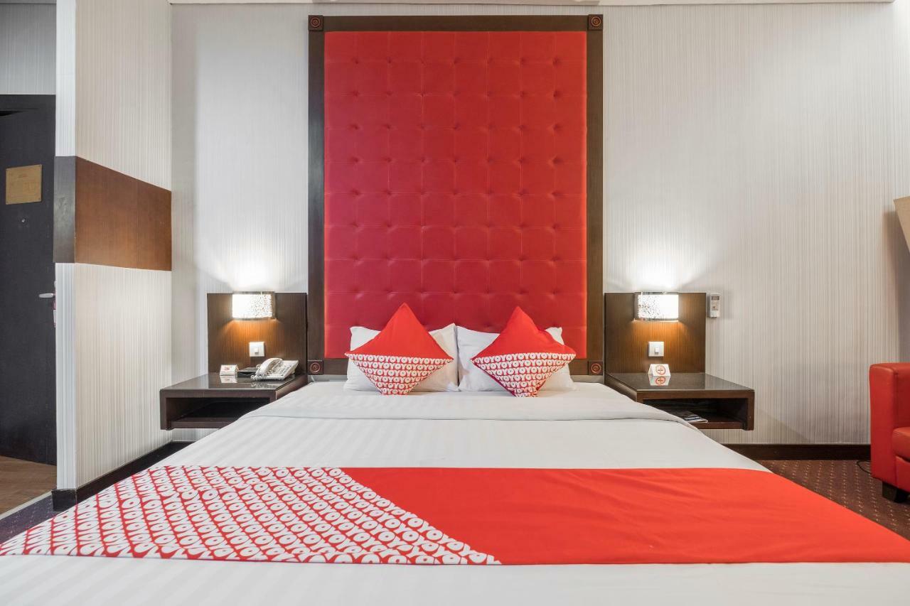 Oyo 821 Hotel Dinasti Макасар Екстер'єр фото