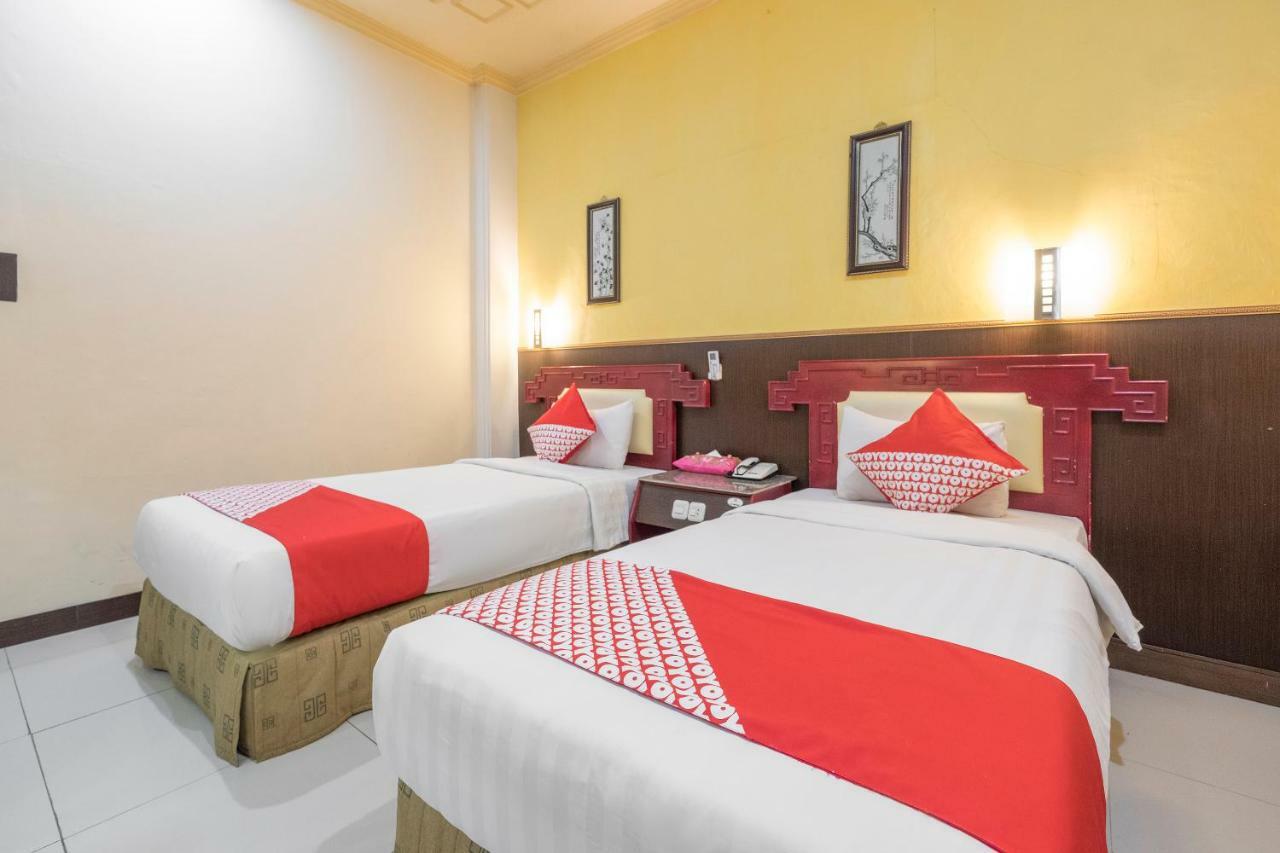 Oyo 821 Hotel Dinasti Макасар Екстер'єр фото